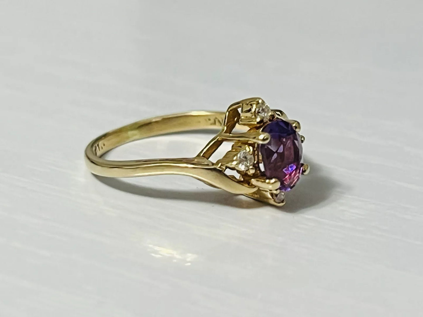 14k Yellow Gold Amethyst & Diamond Ring