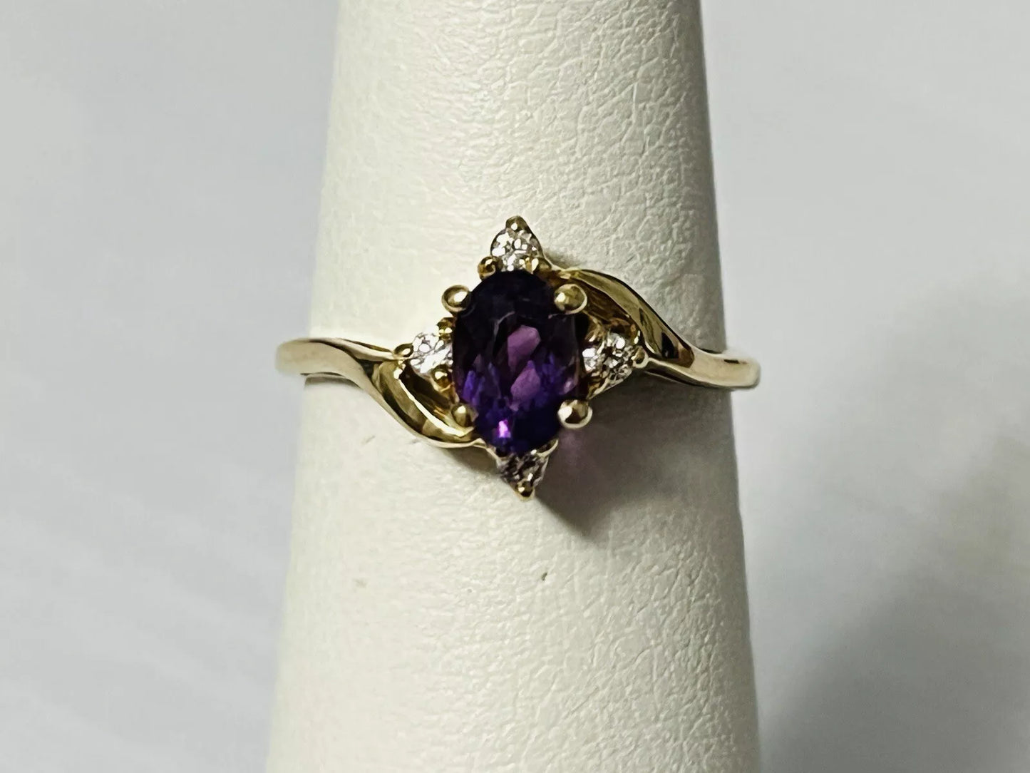 14k Yellow Gold Amethyst & Diamond Ring